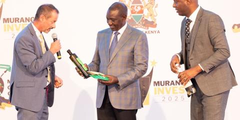 Kakuzi MD Chris Flowers with President William Ruto and Murang'a Governor Irungu Kang'ata
