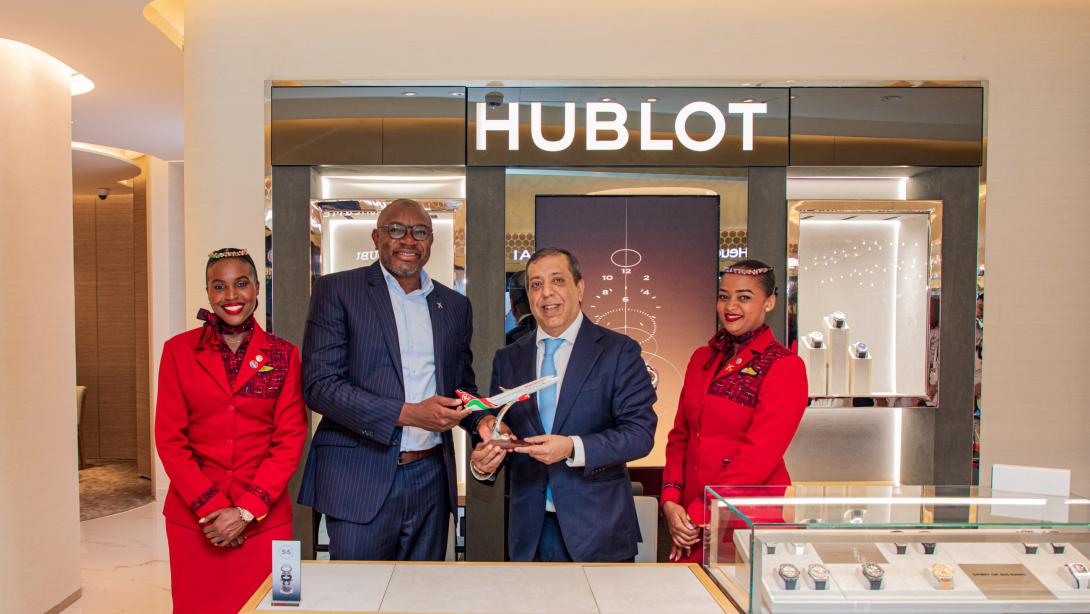At the center, Habil Waswani, Acting Group Managing Director and CEO of Kenya Airways and Mahesh Shahani, CEO of Art of Luxury during the partnership signing ceremony at the recently opened Art of Luxury shop at GTC Mall.